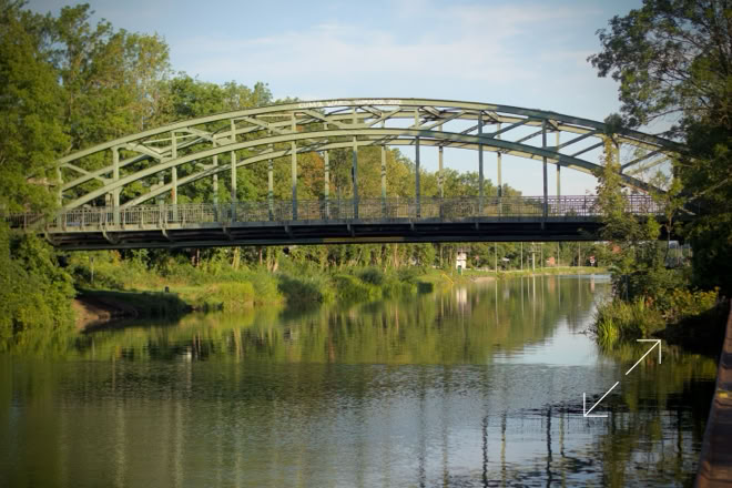 Kanalbrücke neben Praxis